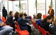 Pendant le Salon Bien-Être des conférences peuvent intéresser les participants, ici une Agence Matrimoniale locale